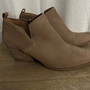Women's Tan Ankle Boots